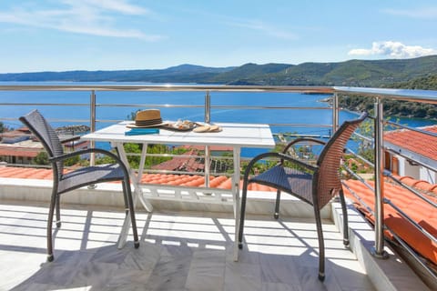 Natural landscape, Balcony/Terrace, Dining area, Mountain view, Sea view