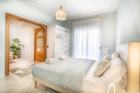 Bed, Photo of the whole room, wardrobe