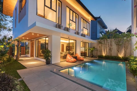 Property building, Facade/entrance, Swimming pool