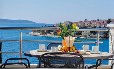Sea view, Breakfast