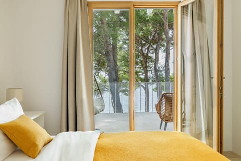 Bed, Balcony/Terrace, Bedroom