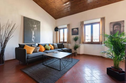 Via Ricasoli apartment, next to Accademia Apartment in Florence