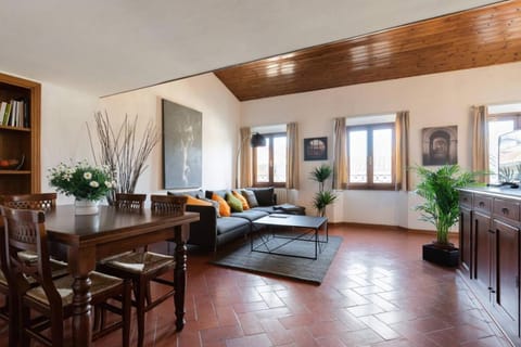 Via Ricasoli apartment, next to Accademia Apartment in Florence