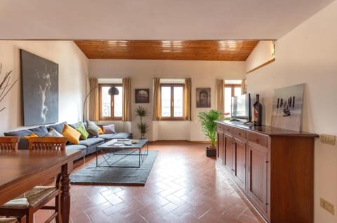 Via Ricasoli apartment, next to Accademia Apartment in Florence