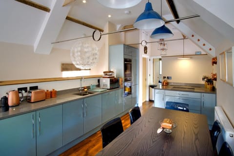 Kitchen or kitchenette, Dining area, dishwasher, pet friendly