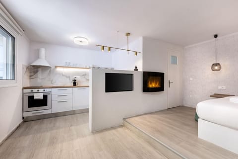 TV and multimedia, flat iron, kitchen