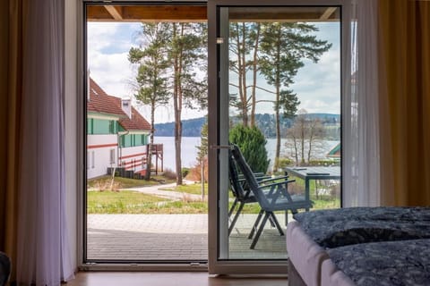 Property building, Spring, Natural landscape, Garden, Balcony/Terrace, Living room, Garden view
