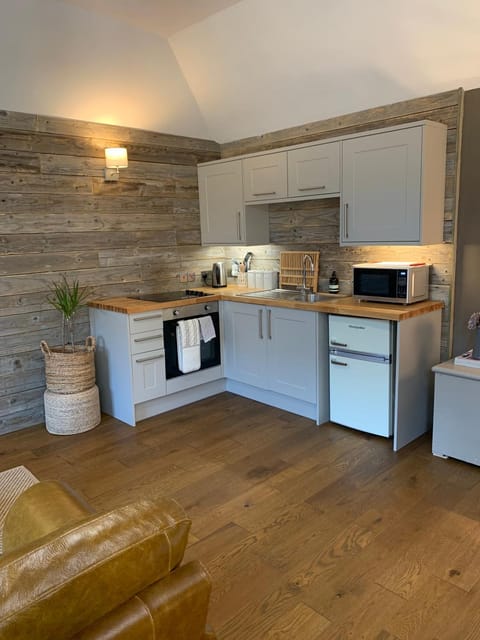 Coffee/tea facilities, Kitchen or kitchenette, minibar, pet friendly, stove