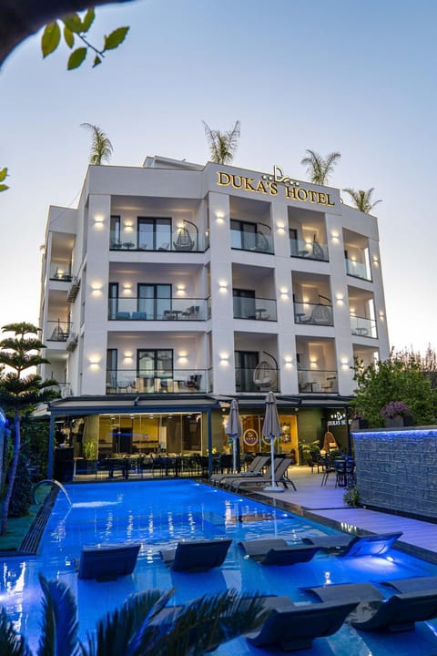 Property building, Day, Pool view, Swimming pool