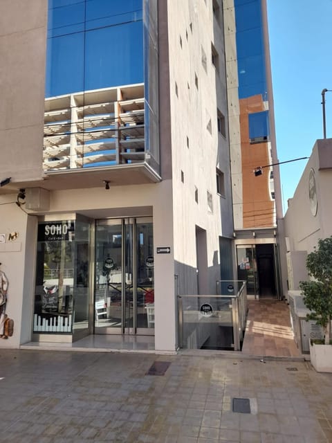 Facade/entrance