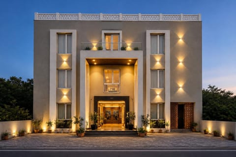 Facade/entrance