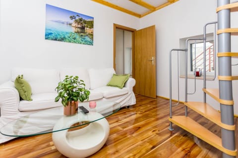 Holiday House Antique Apartment in Split-Dalmatia County