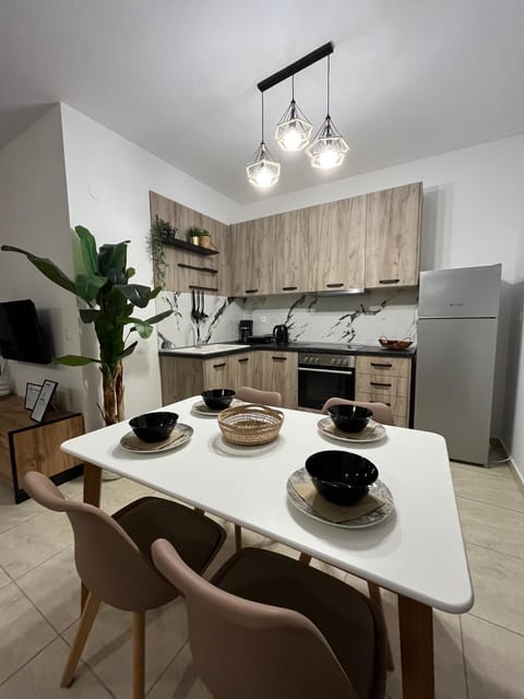 Kitchen or kitchenette, Dining area, pet friendly, stove