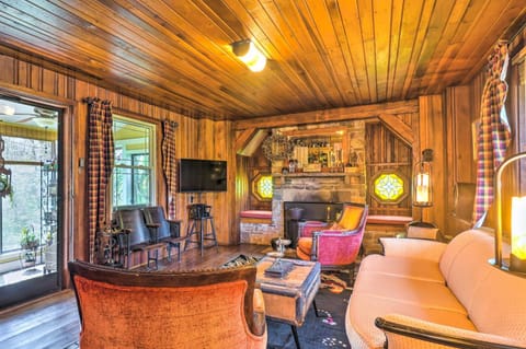 Dreamy Homestead Escape Patio, Ranch On-Site House in Tennessee