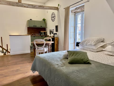 Photo of the whole room, Dining area, Bedroom, kitchen