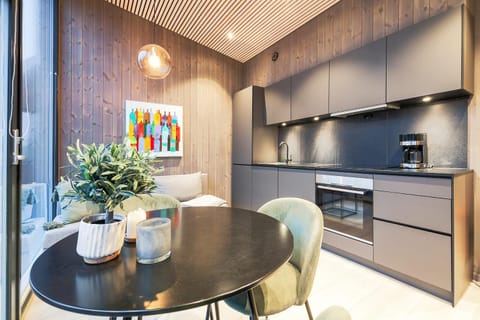 Coffee/tea facilities, Kitchen or kitchenette, Living room, Seating area, Dining area, dishwasher, oven, stove, kitchen