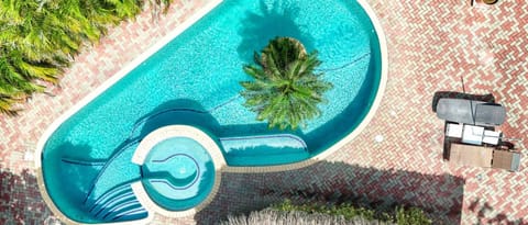 Property building, Hot Tub, Swimming pool
