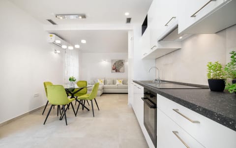 Dining area, kitchen