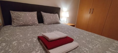 Bed, Bedroom, towels, wardrobe