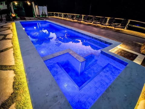 Swimming pool, Swimming pool