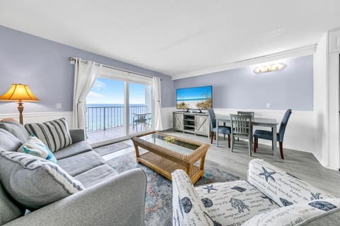 The Summit 928 House in Upper Grand Lagoon