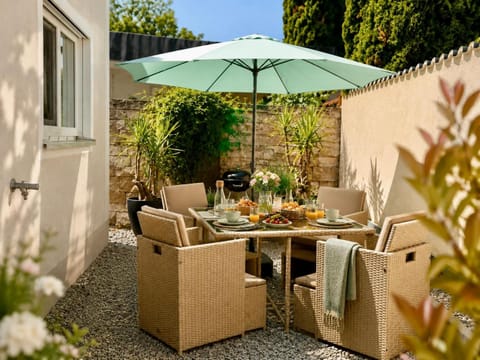 Seating area, Dining area