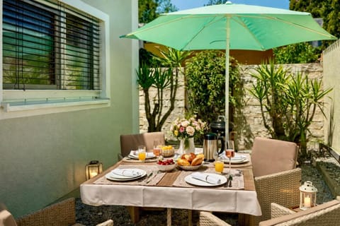 Balcony/Terrace, Seating area, Garden view