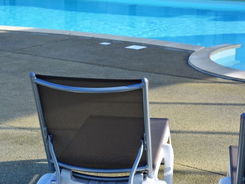 Mobil-home PMR tout confort, 200m plage, piscine, 4 pers, 2 chambres, parking, wifi, ménage inclus - FR-1-361A-42 House in Jullouville