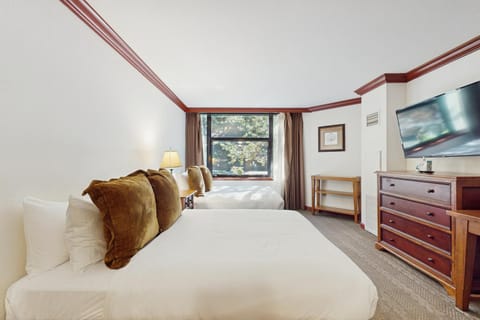 Resort at Squaw Creek's 317 & 319 Apartment in Palisades Tahoe (Olympic Valley)