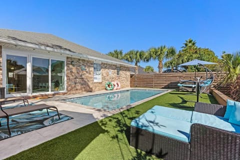 Luxurious Private Pool, Beach Walk WPrivate Acces House in Miramar Beach