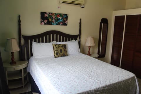 Bedroom, air conditioner
