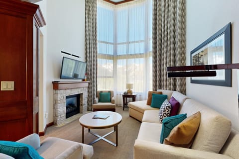 Resort at Squaw Creek's 810 & 812 Apartment in Palisades Tahoe (Olympic Valley)