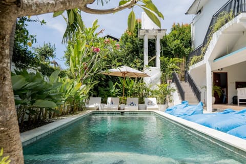 Pool view, Swimming pool, sunbed
