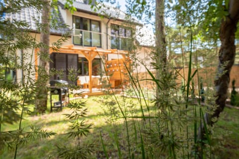 Property building, Balcony/Terrace, Garden view