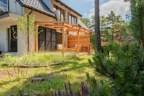 Property building, Garden, Balcony/Terrace, Balcony/Terrace