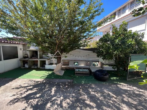 Vivienda amplia y luminosa a escasos metros de la playa de Cangas. Apartment in Cangas