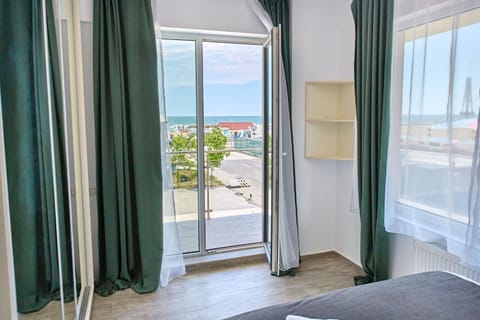 Bed, Day, Photo of the whole room, Bedroom, Sea view