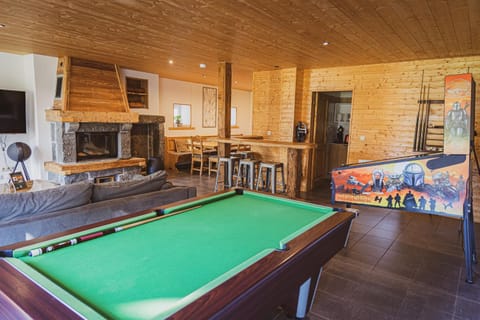 Billiard, Game Room, TV and multimedia, Living room
