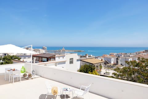 Day, Natural landscape, View (from property/room), Balcony/Terrace, City view, Sea view