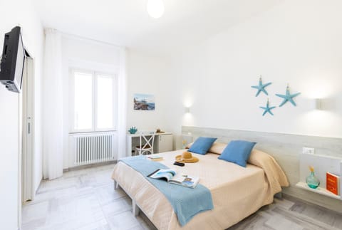 Bed, TV and multimedia, Photo of the whole room, Bedroom, internet