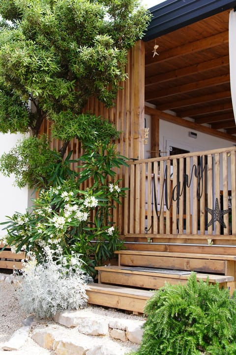 Property building, Balcony/Terrace, Garden view