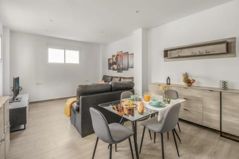 TV and multimedia, Living room, Seating area, Dining area