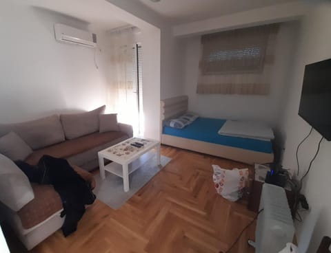 TV and multimedia, Living room, Photo of the whole room, air conditioner