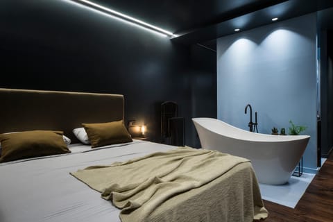 Photo of the whole room, Bedroom, Bath