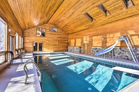 Lodge with Indoor Pool, Along Devils Lake Park House in Lake Wisconsin