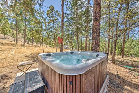 Unique and Modern Alto Home with Private Hot Tub! House in Alto