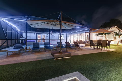 Luxe Jupiter Home with Pool House, Near Golf and Beach House in Jupiter