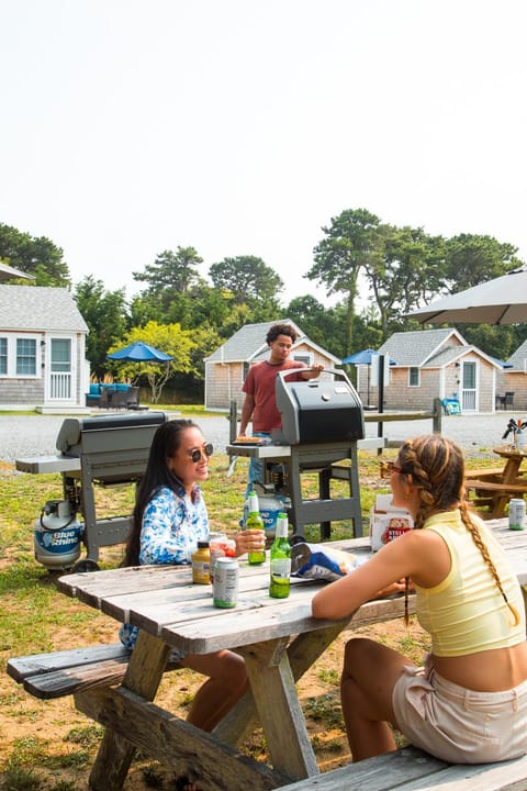 People, BBQ facilities, Food and drinks