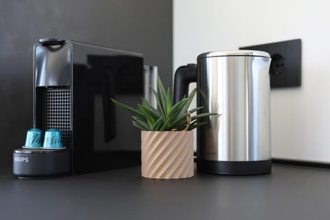 Coffee/tea facilities, kitchen