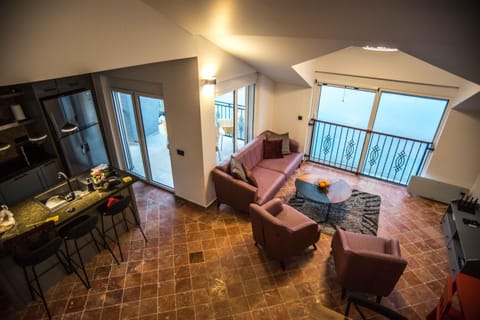 Modern Waterfront 3-Bed Apartment Apartment in Kotor Municipality